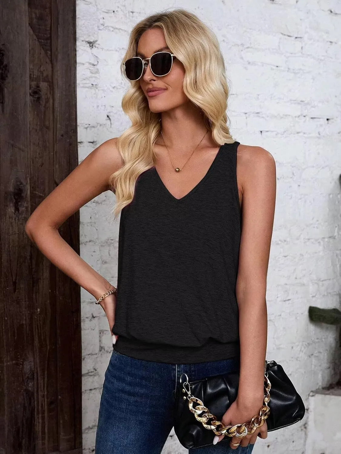 Womens Tank Tops Casual V Neck Sleeveless Summer Spring Clothes Loose Fit Cute Outfit Basic Cami 2025 Fashion Shirts